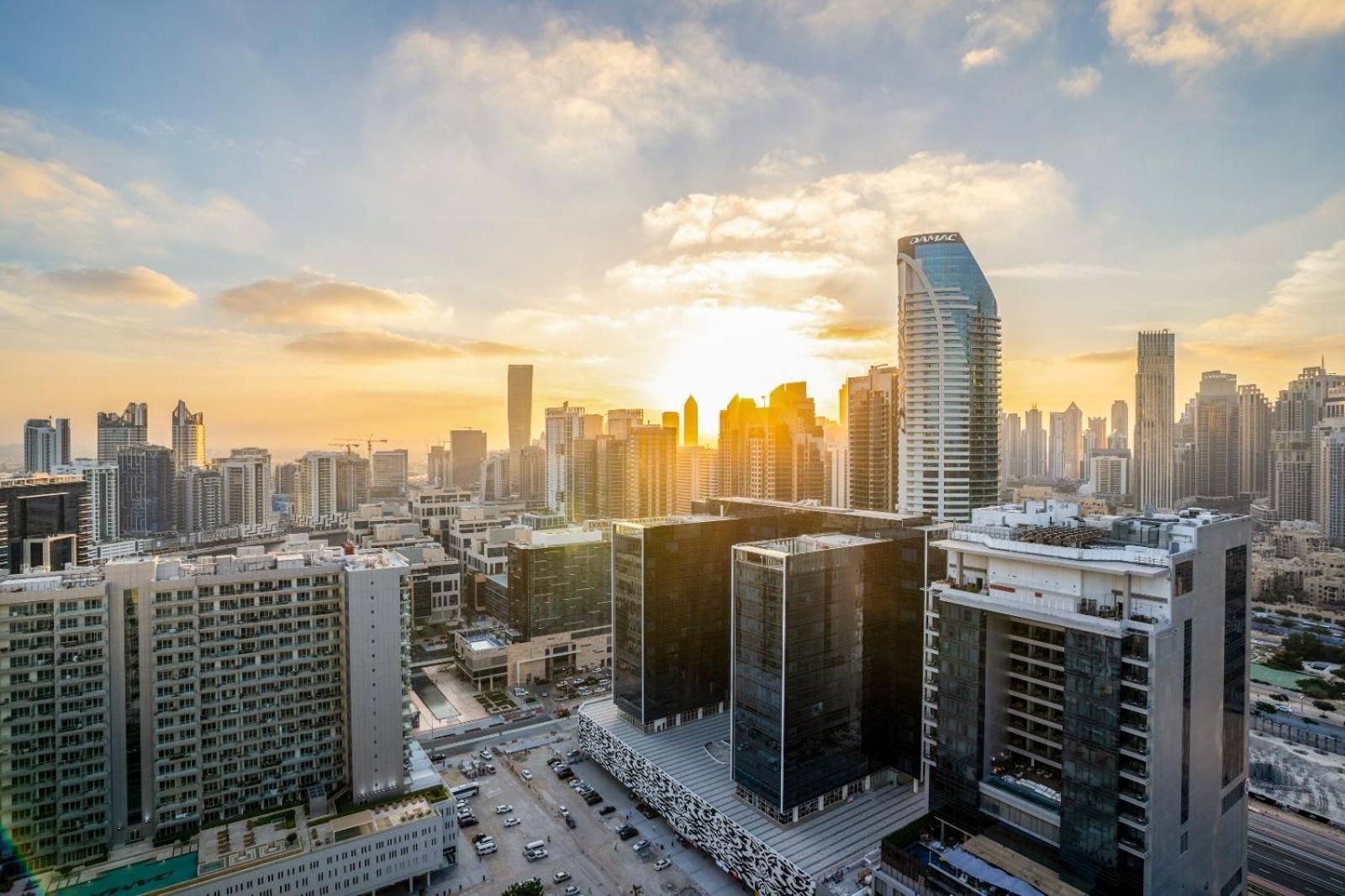 Stunning 2-bedroom Business Bay With Burj Khalifa View & Huge Balcony دبي