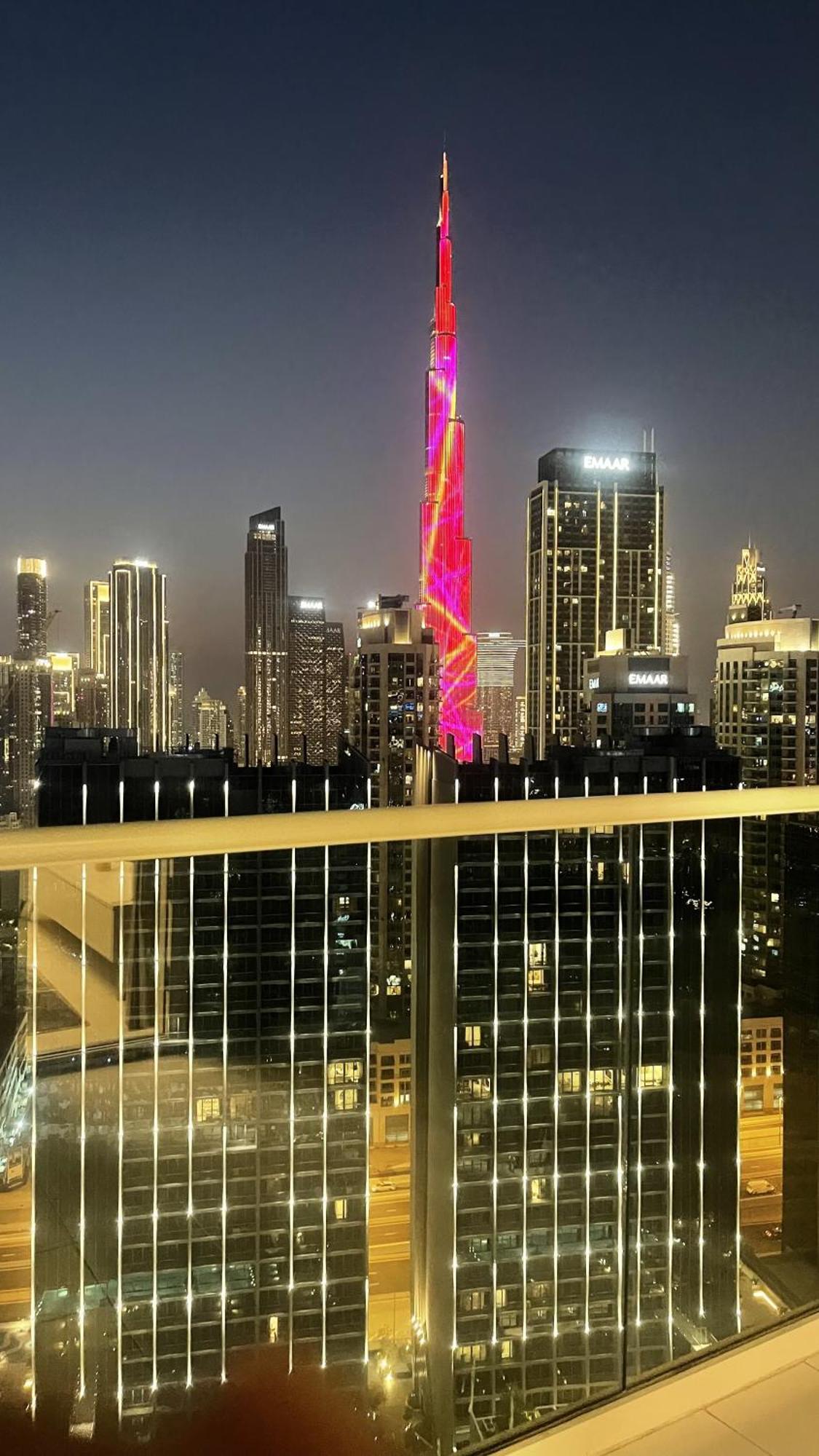 Stunning 2-bedroom Business Bay With Burj Khalifa View & Huge Balcony شقة