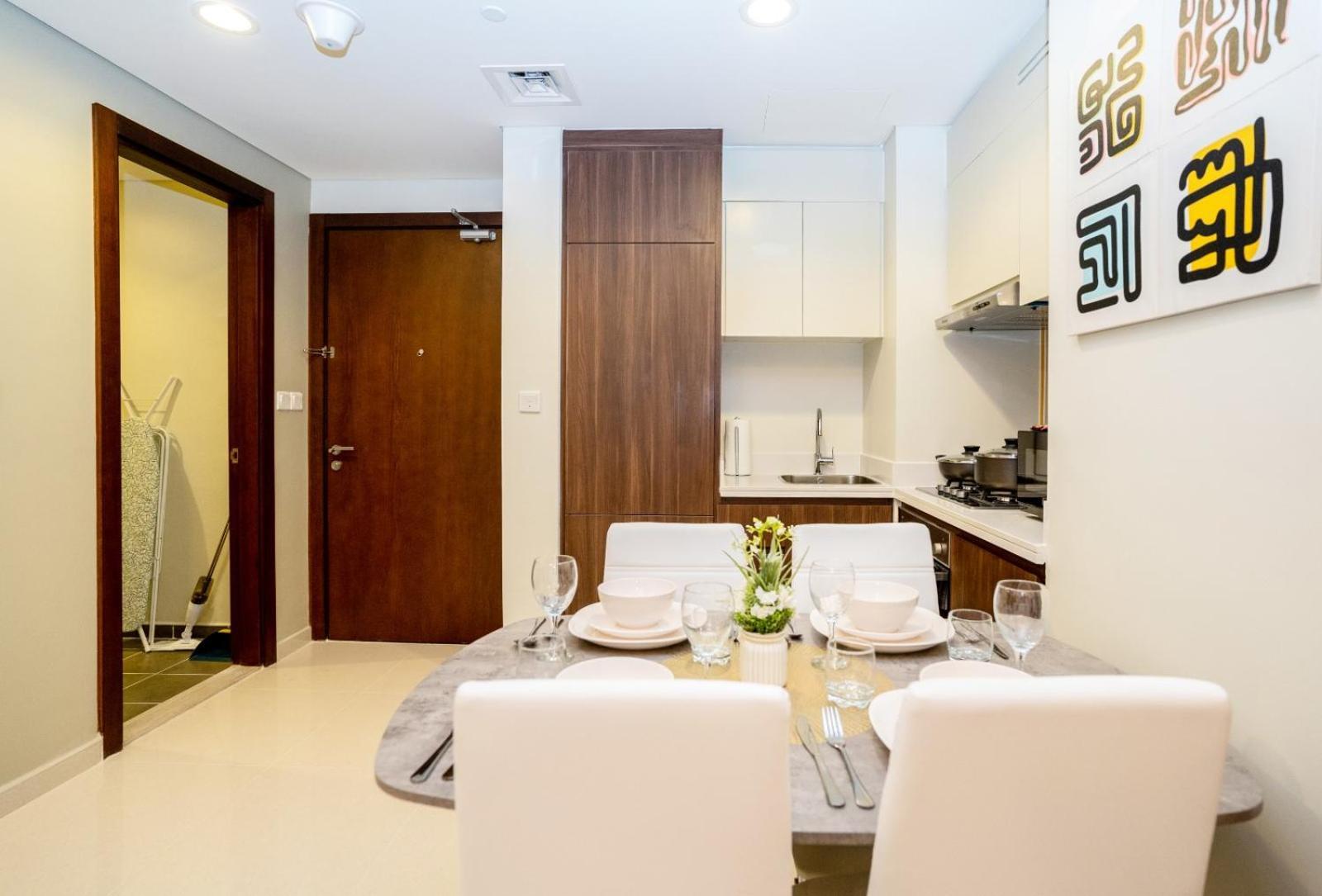 Stunning 2-bedroom Business Bay With Burj Khalifa View & Huge Balcony دبي