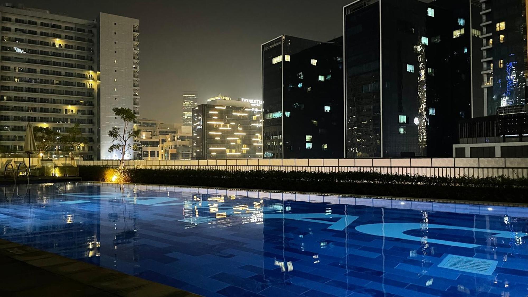 Stunning 2-bedroom Business Bay With Burj Khalifa View & Huge Balcony دبي